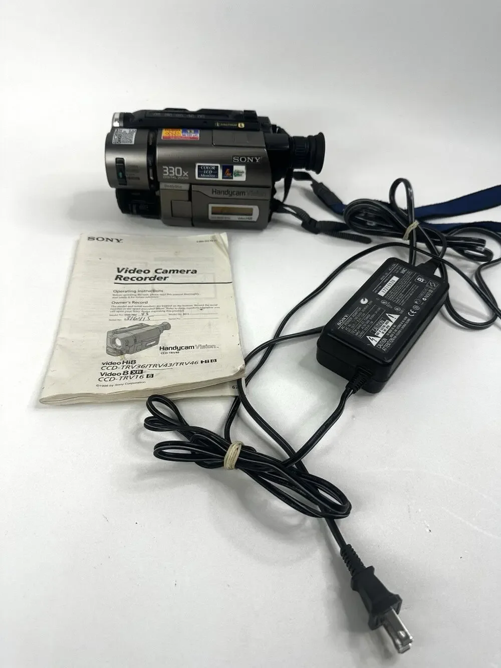 Sony Handycam Vision CCD-TRV36 NTSC Hi8 NightShot Camcorder WORKS Needs Battery